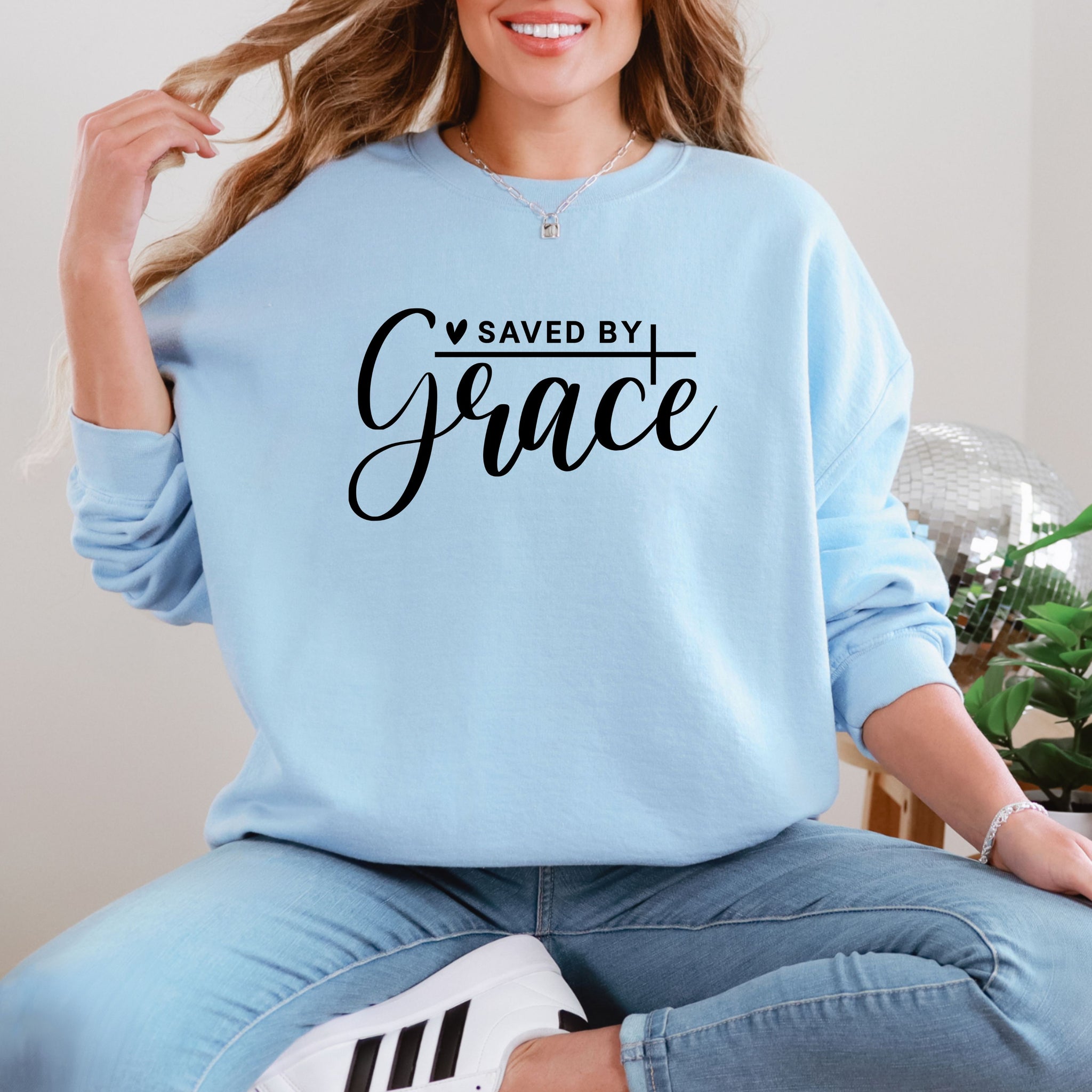 Saved by grace crewneck - Gildan