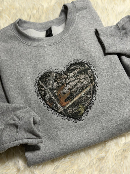 Heart Appliqué crewneck - Gildan